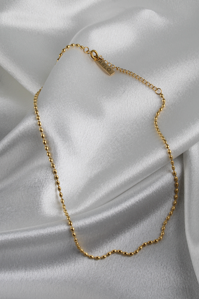  The Gia Chain is crafted from high-quality stainless steel and is 18kt gold plated, ensuring durability and a luxurious feel.
