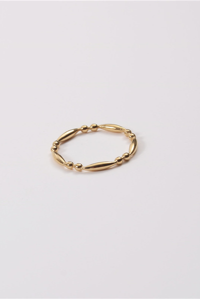 Maia Ring features a minimalist design that is both stylish and understated