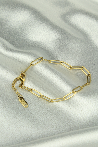 Made to wear with your fave stack of bracelets for some arm candy.