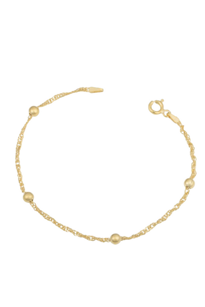 This mix chain bracelet features a simple and cute design that is perfect for any occasion. Plated in lustrous gold, it has a luxurious and eye-catching finish that will elevate any outfit.