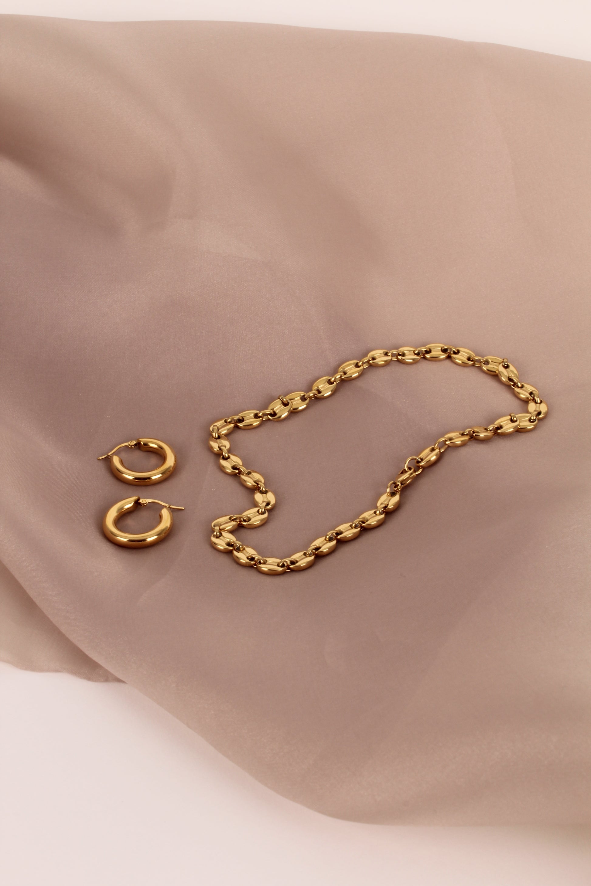 jewelry, ships in Canada and US