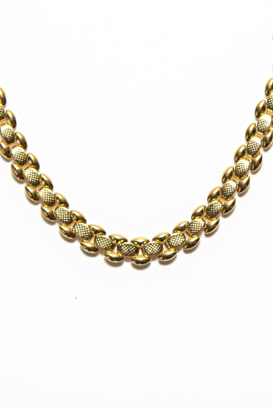 The bold Indy Bracelet is the star of the show and pairs well with any outfit. 