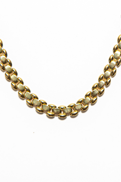 The bold Indy Bracelet is the star of the show and pairs well with any outfit. 