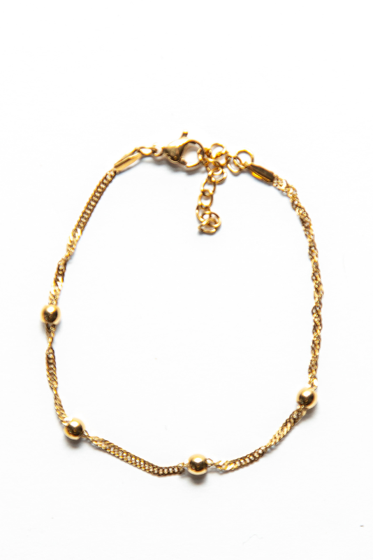  Plated in lustrous gold, it has a luxurious and eye-catching finish that will elevate any outfit.