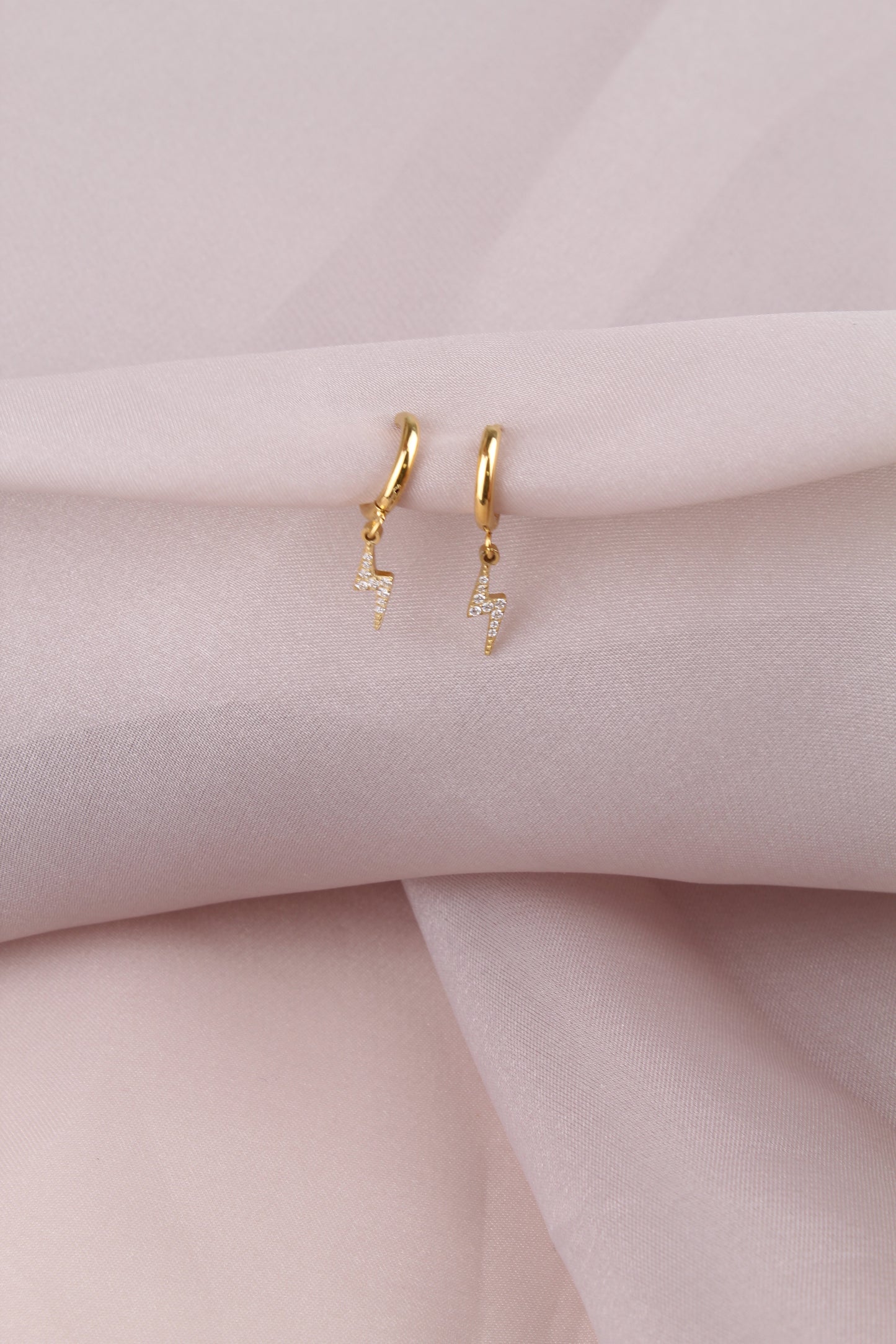 Jewelry in Canada, ships in the US and Canada