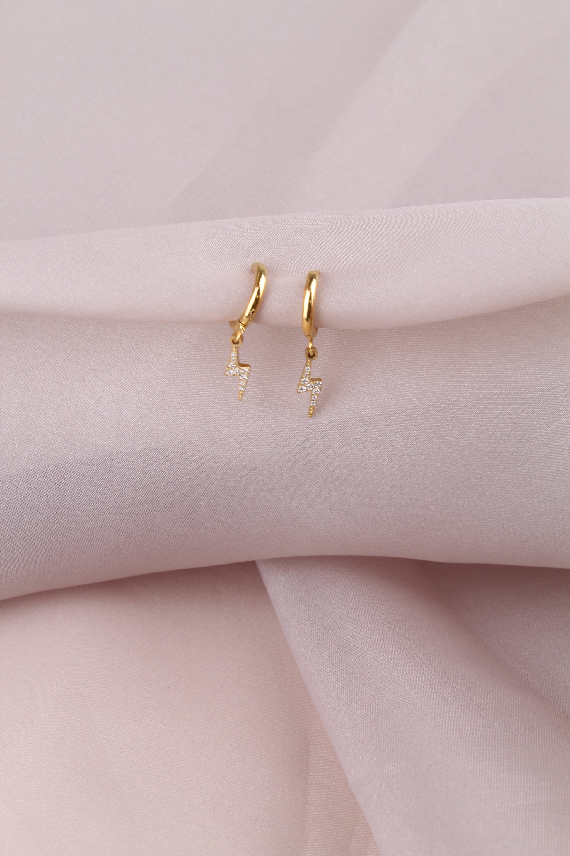 Jewelry in Canada, ships in the US and Canada