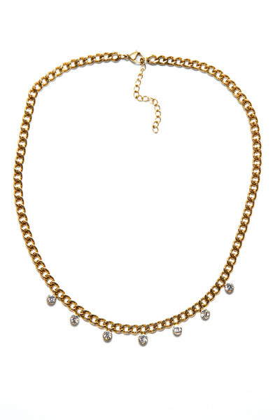 This necklace features a beautiful curb chain design 