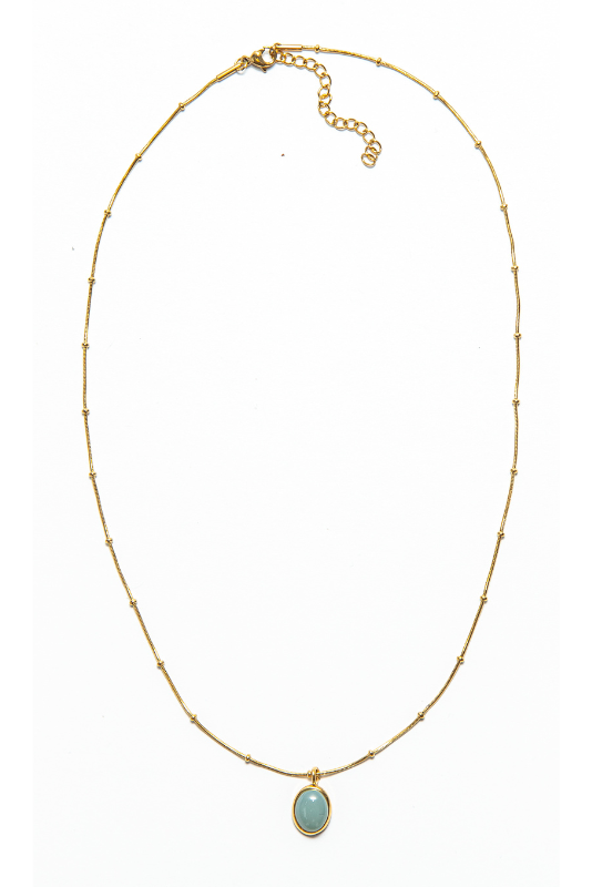 A  mesh popcorn chain that adds texture and depth to the overall design.