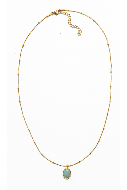 A  mesh popcorn chain that adds texture and depth to the overall design.