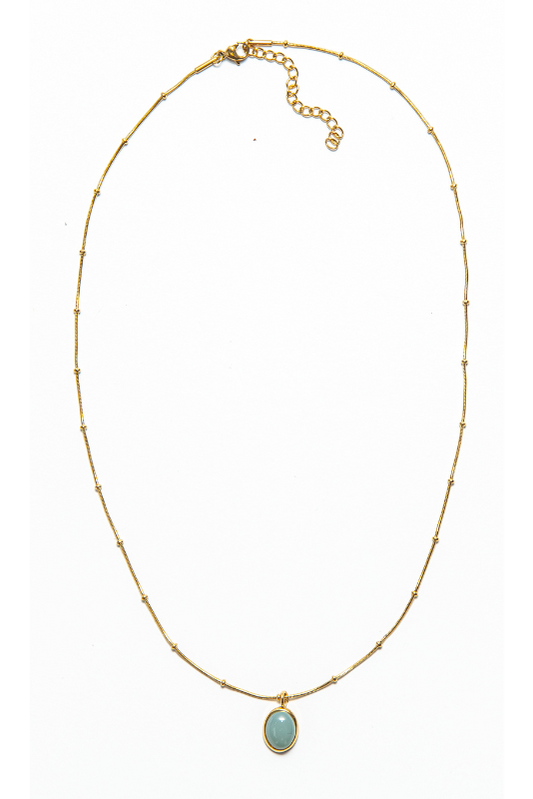 A  mesh popcorn chain that adds texture and depth to the overall design.